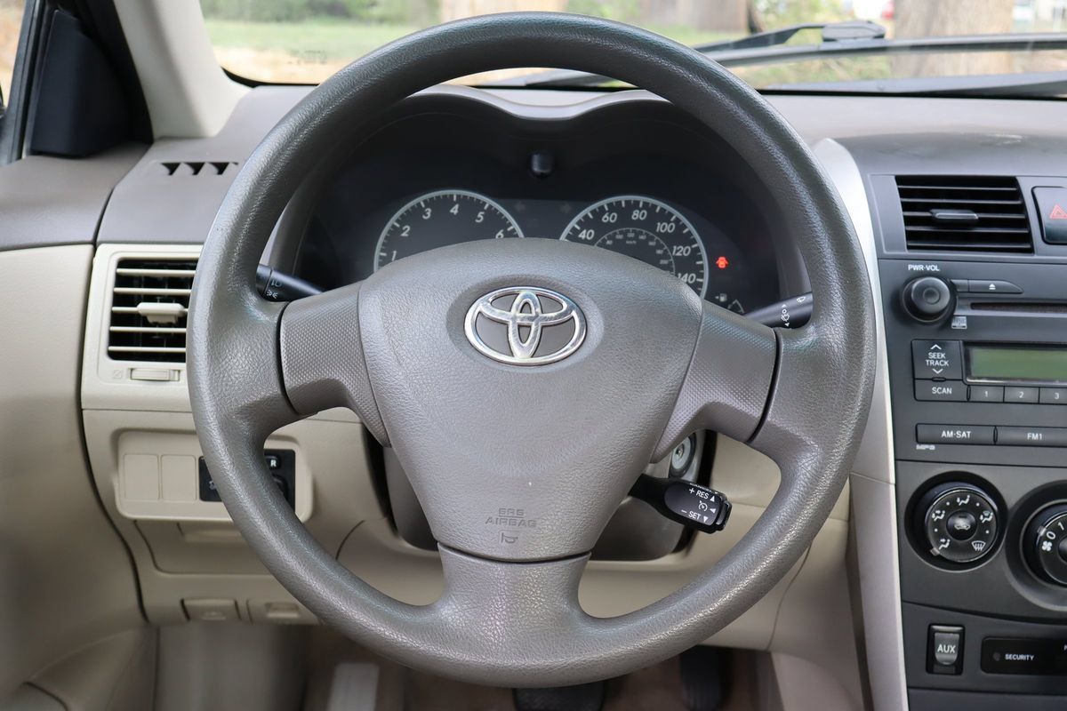 Used 2009 Toyota Corolla FWD image 18