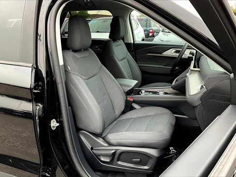 Certified 2025 Ford Explorer Active image 7