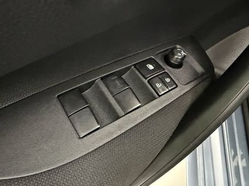 Used 2025 Toyota Corolla LE FWD image 28