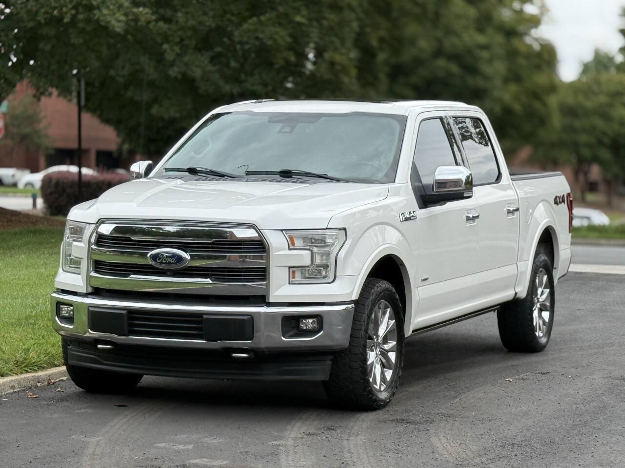 Used 2016 Ford F150 Lariat w/ Equipment Group 502A Luxury AWD/4WD image 2