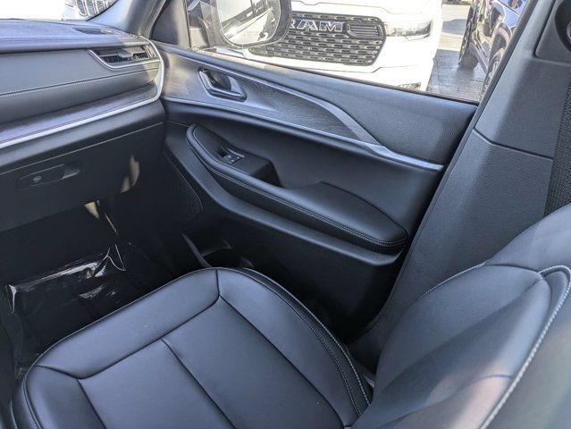 Used 2024 Jeep Grand Cherokee Limited RWD image 18