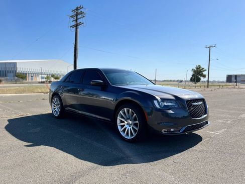 Used 2018 Chrysler 300 S AWD/4WD image 3