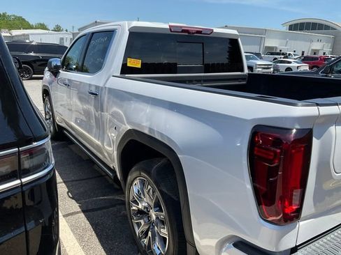 Used 2024 GMC Sierra 1500 Denali AWD/4WD image 4