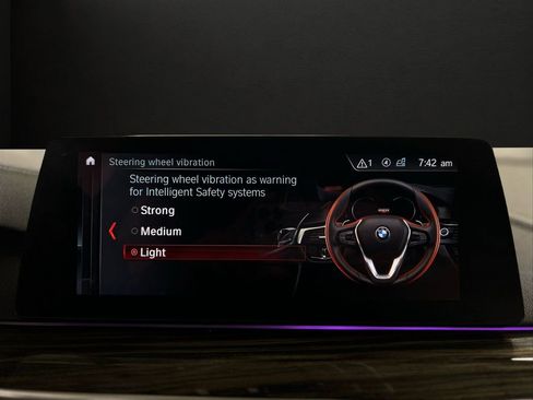 Used 2018 BMW M550i xDrive image 36