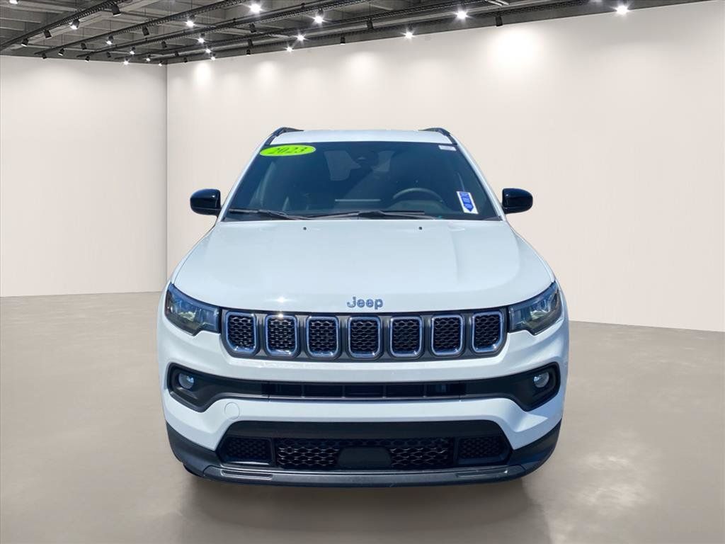 Used 2023 Jeep Compass Latitude AWD/4WD image 2