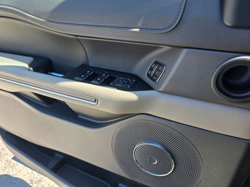 Used 2019 Ford Expedition XLT w/ Equipment Group 202A image 8