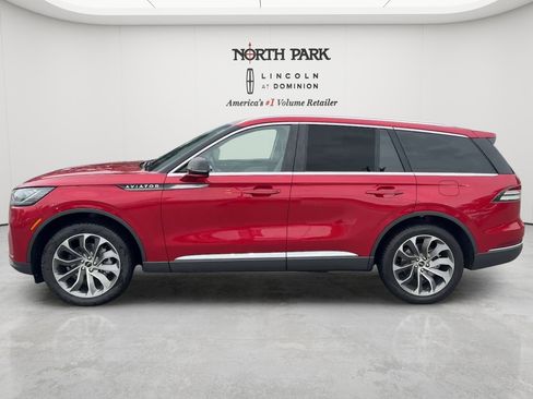 New 2026 Lincoln Aviator AWD image 2