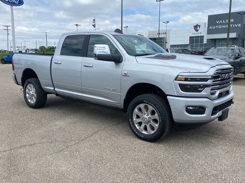 New 2026 RAM 2500 Laramie AWD/4WD image 8