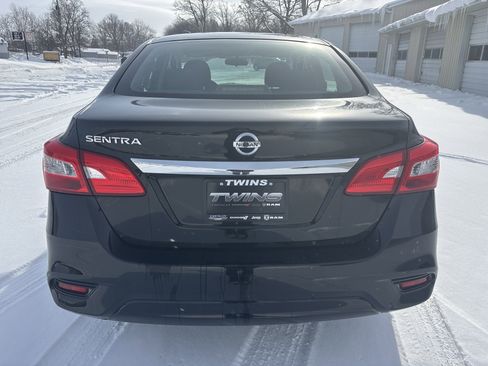 Used 2019 Nissan Sentra S image 4