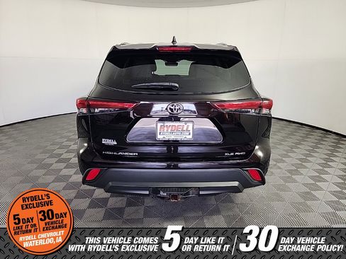 Used 2021 Toyota Highlander XLE image 9