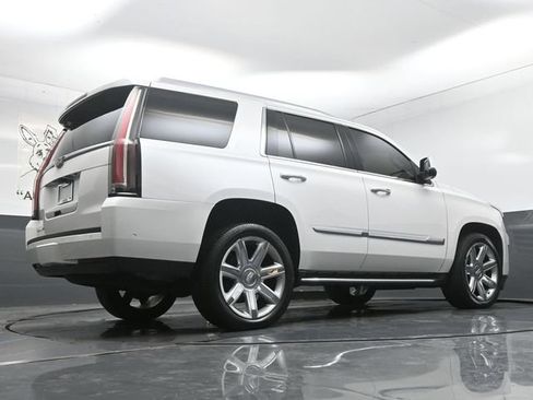 Used 2017 Cadillac Escalade Luxury AWD/4WD image 40