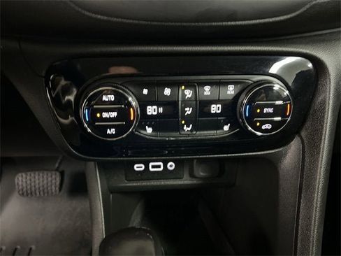 Used 2020 Buick Encore GX Select image 17