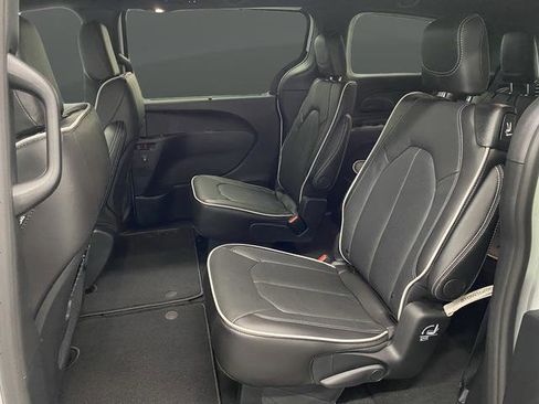 New 2026 Chrysler Pacifica Limited w/ S Appearance Package AWD/4WD image 32