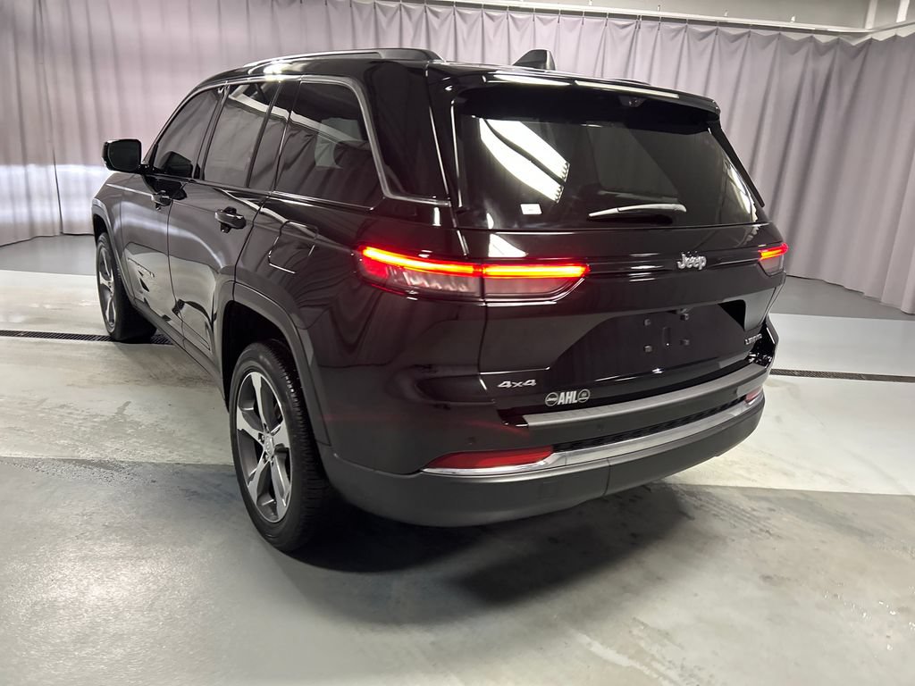 Used 2024 Jeep Grand Cherokee Limited w/ Luxury Tech Group II AWD/4WD image 5