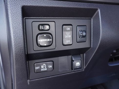 Used 2015 Toyota Tundra SR5 image 18