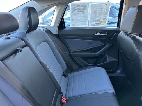 Used 2025 Volkswagen Jetta SE image 37