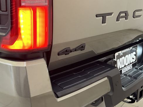 Used 2025 Toyota Tacoma TRD Sport w/ TRD Sport Premium Package AWD/4WD image 31