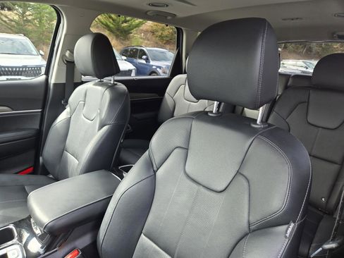 Certified 2022 Kia Telluride EX w/ EX Premium Package image 15
