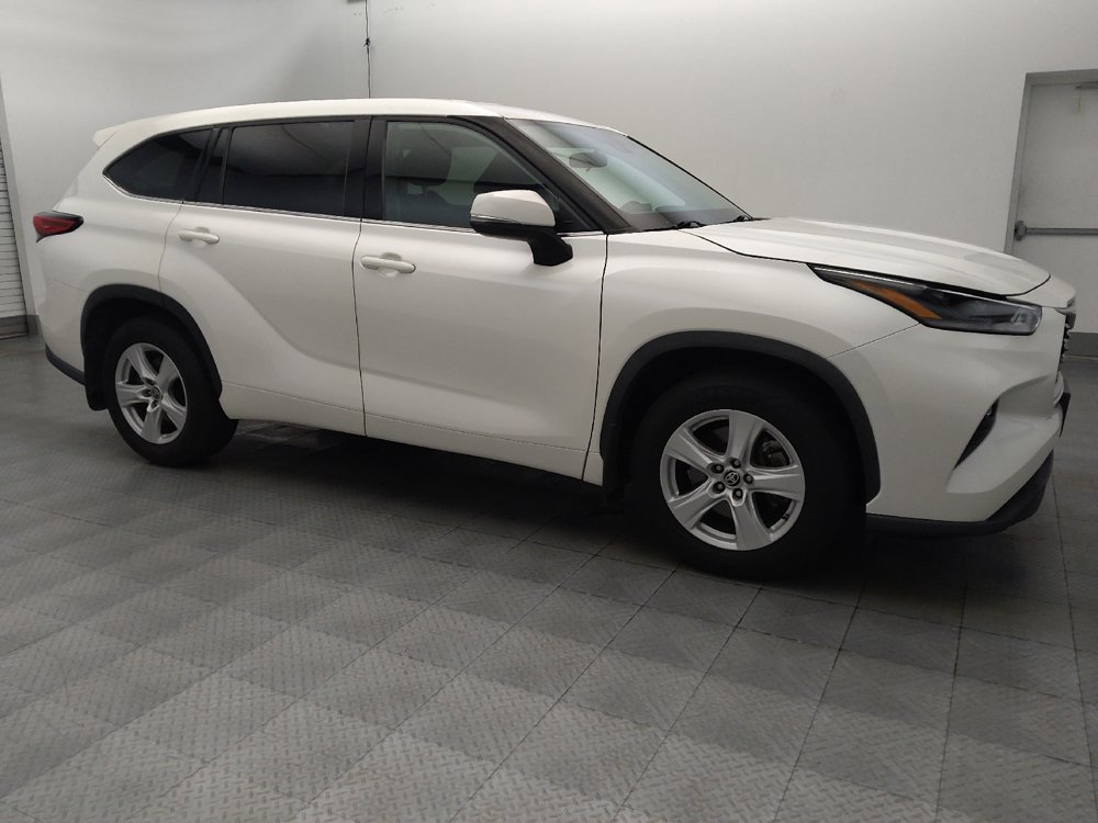Used 2021 Toyota Highlander LE FWD image 11