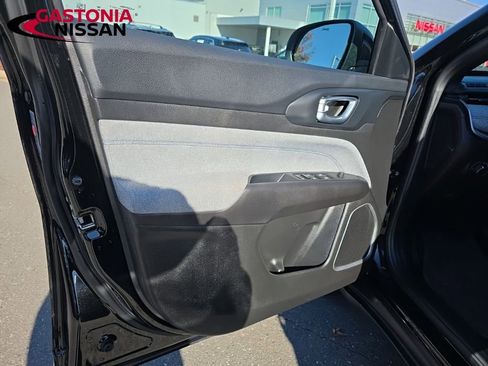 Used 2025 Jeep Compass Sport image 23