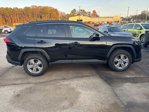 Used 2024 Toyota RAV4 XLE image 6