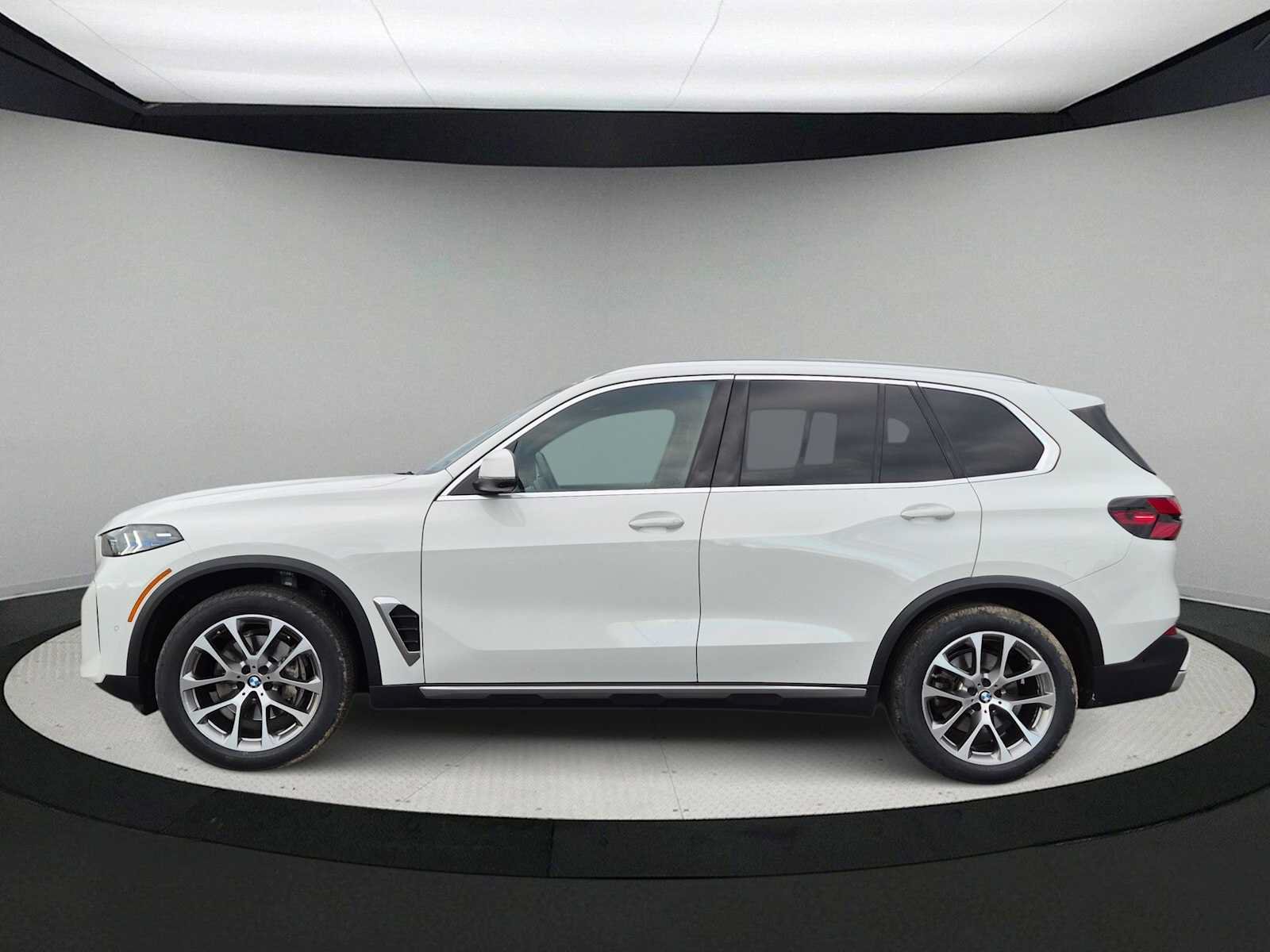Used 2024 BMW X5 xDrive40i w/ Premium Package AWD/4WD image 5