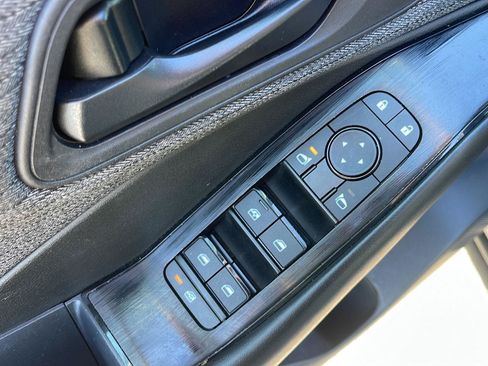 Used 2023 Nissan Rogue S FWD image 15