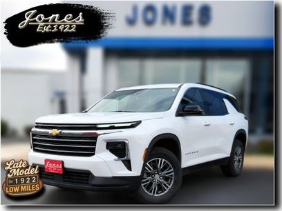 Used 2025 Chevrolet Traverse LT