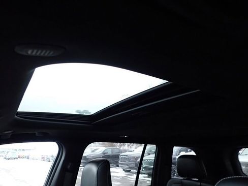 Used 2023 Jeep Grand Cherokee Altitude image 20