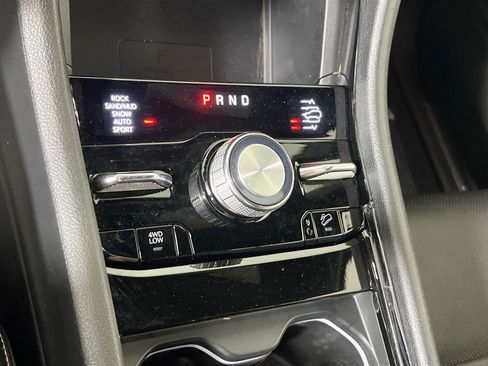 Used 2023 Jeep Grand Cherokee Overland w/ Luxury Tech Group IV AWD/4WD image 17