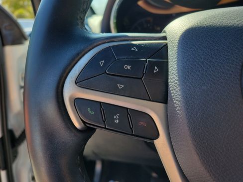 Used 2020 Jeep Grand Cherokee Altitude image 24