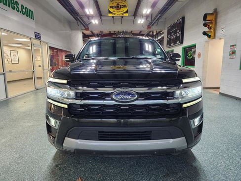 Used 2024 Ford Expedition Max Limited AWD/4WD image 3