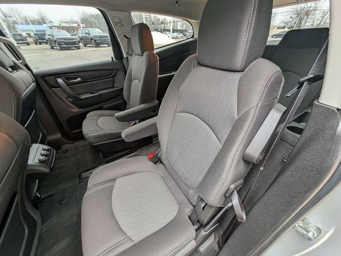 Used 2015 Chevrolet Traverse LT w/ Style and Technology Package image 16