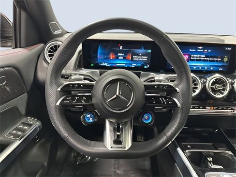 Used 2025 Mercedes-Benz GLB 35 AMG 4MATIC image 17
