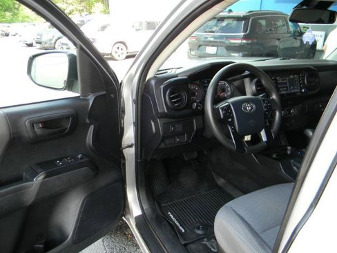 Used 2020 Toyota Tacoma SR w/ SR Convenience Package AWD/4WD image 17