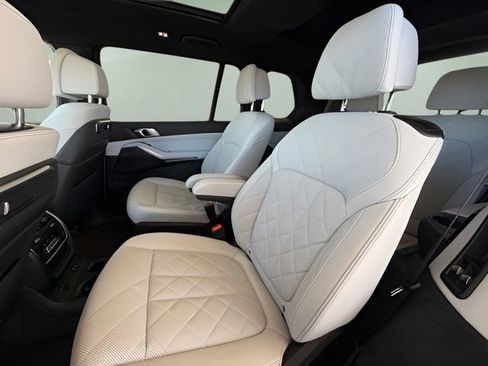 Used 2024 BMW X7 xDrive40i w/ M Sport Package image 31