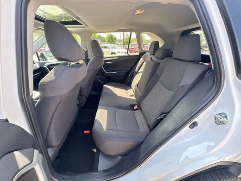 Used 2019 Toyota RAV4 XLE w/ Convenience Package FWD image 31