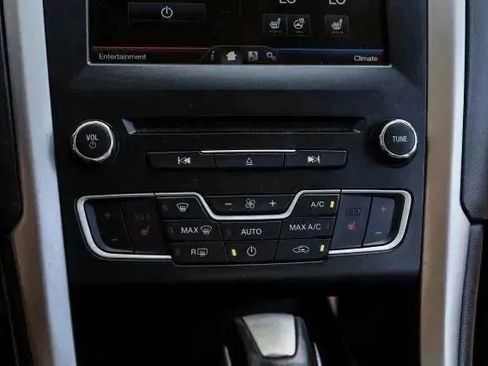 Used 2016 Ford Fusion SE w/ Equipment Group 502A image 31