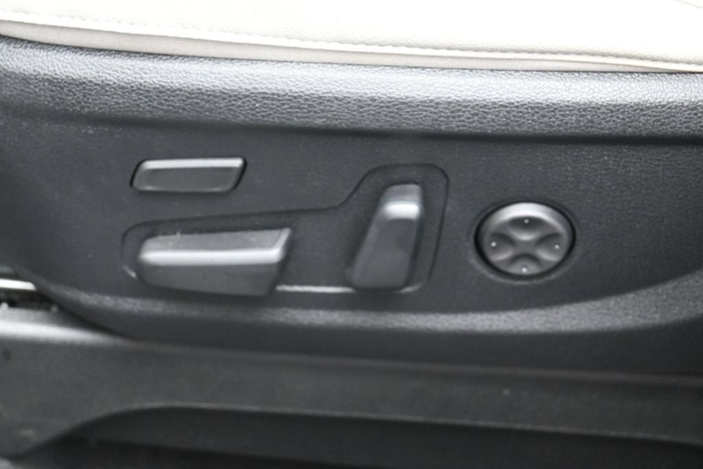 Used 2025 Kia Telluride SX w/ SX Captain's Chair Package AWD/4WD image 10