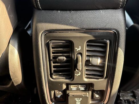 Used 2016 Jeep Grand Cherokee Overland image 28