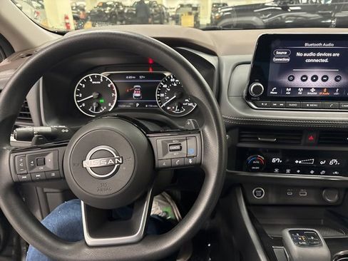 Used 2023 Nissan Rogue SV image 17