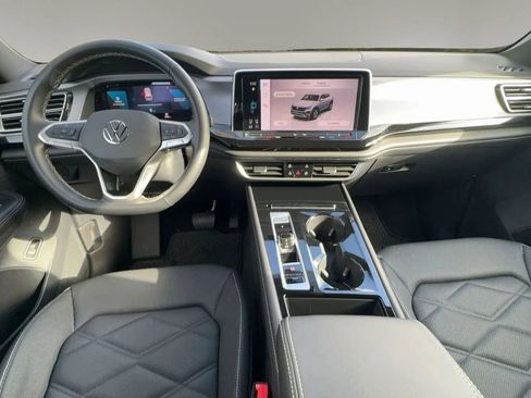 Used 2025 Volkswagen Atlas Cross Sport SE image 9