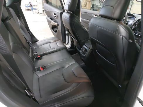 Used 2021 Jeep Cherokee Limited image 11