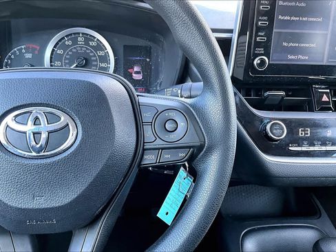 Used 2020 Toyota Corolla LE FWD image 25