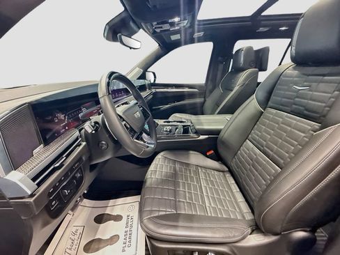 Used 2025 Cadillac Escalade V AWD/4WD image 22