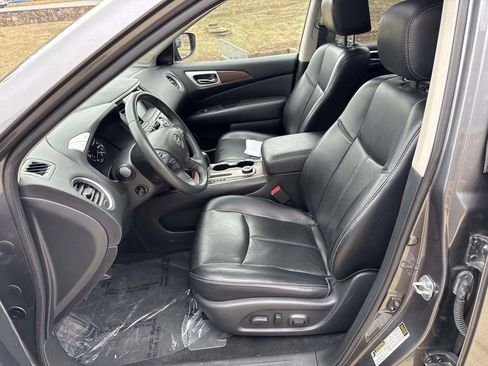 Used 2018 Nissan Pathfinder Platinum image 16