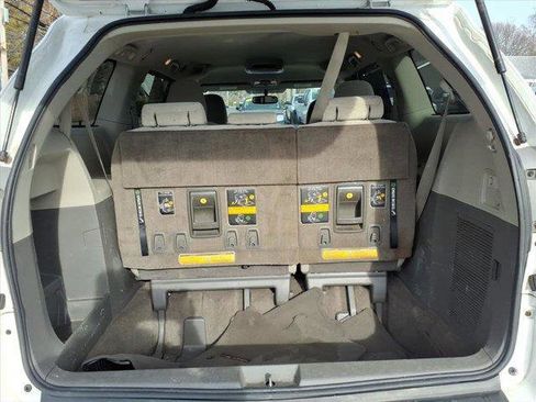 Used 2013 Toyota Sienna LE w/ Towing Pkg image 11