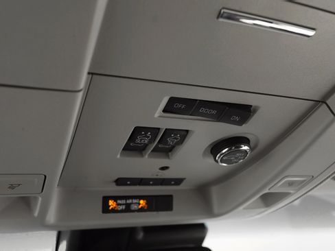 Used 2020 Chevrolet Suburban Premier image 39