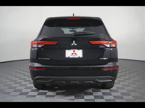 Used 2024 Mitsubishi Outlander ES image 6