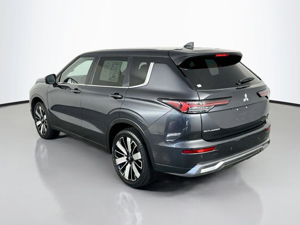 Used 2025 Mitsubishi Outlander SE AWD/4WD image 5